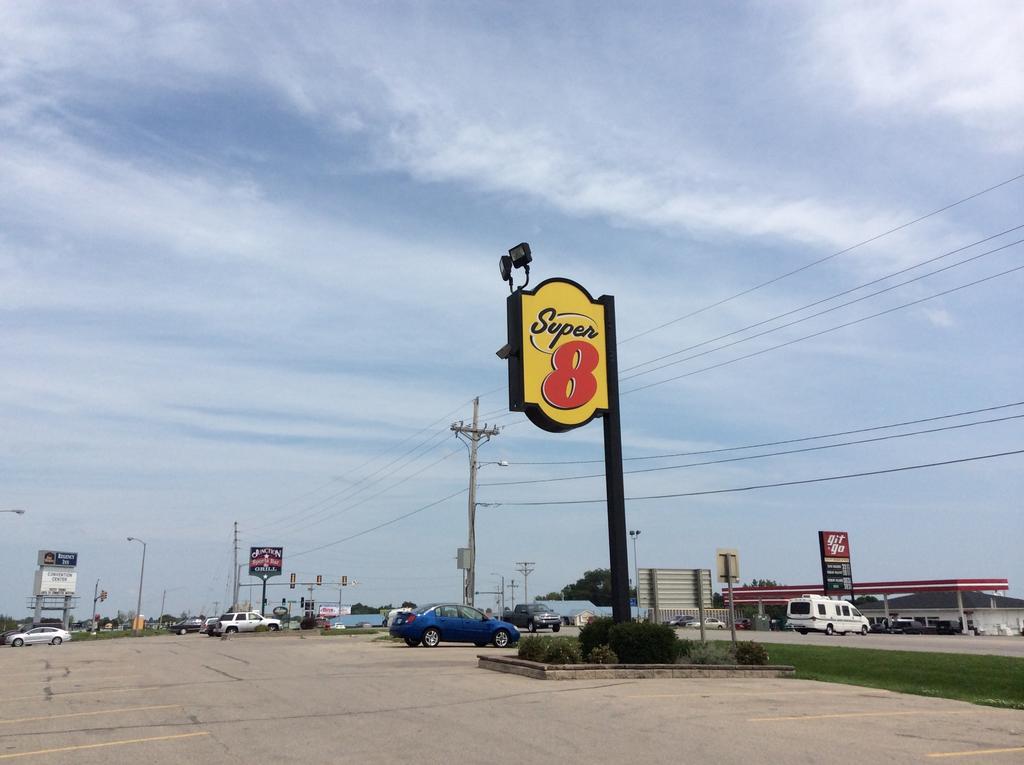 Super 8 By Wyndham Marshalltown Luaran gambar