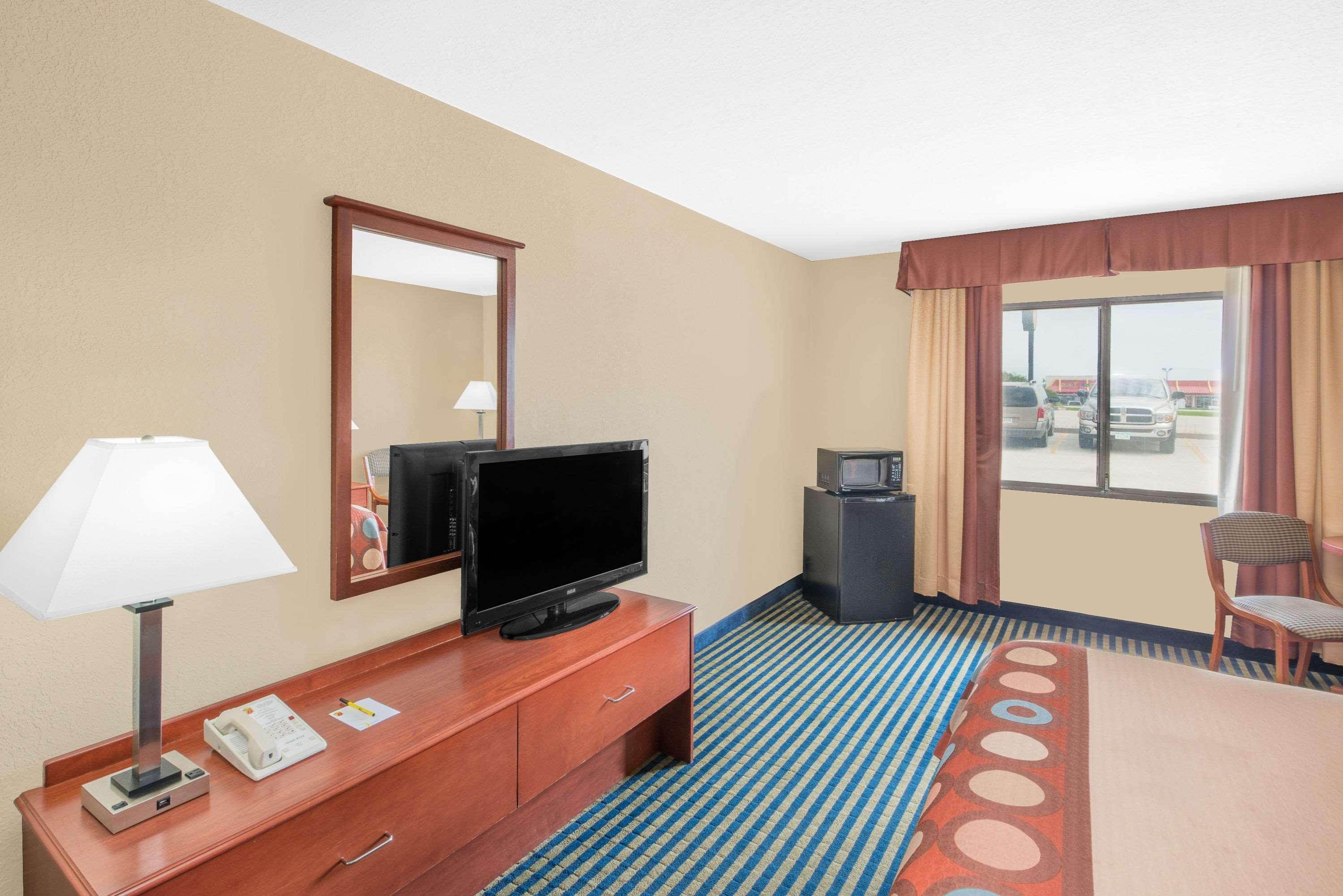 Super 8 By Wyndham Marshalltown Luaran gambar