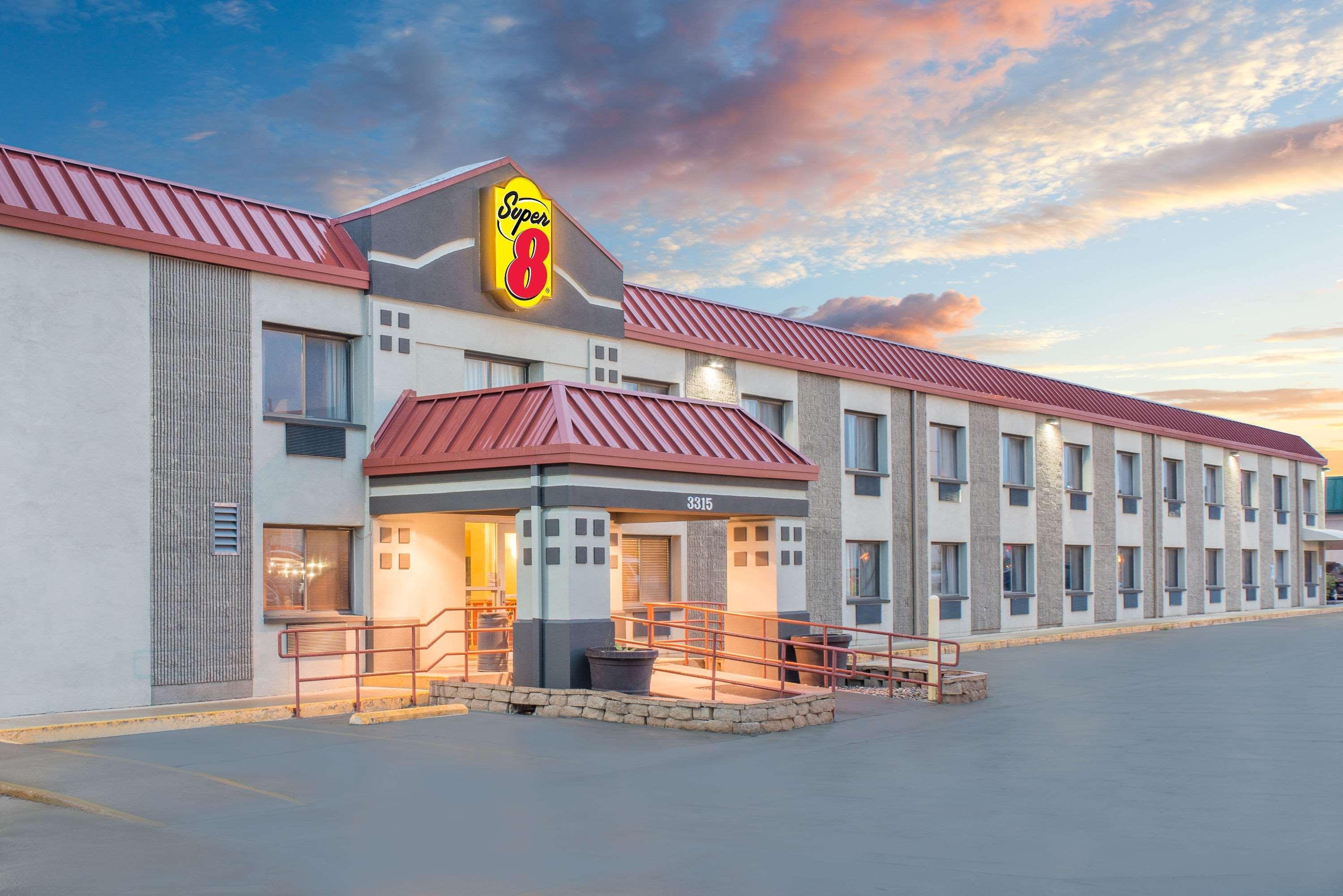 Super 8 By Wyndham Marshalltown Luaran gambar