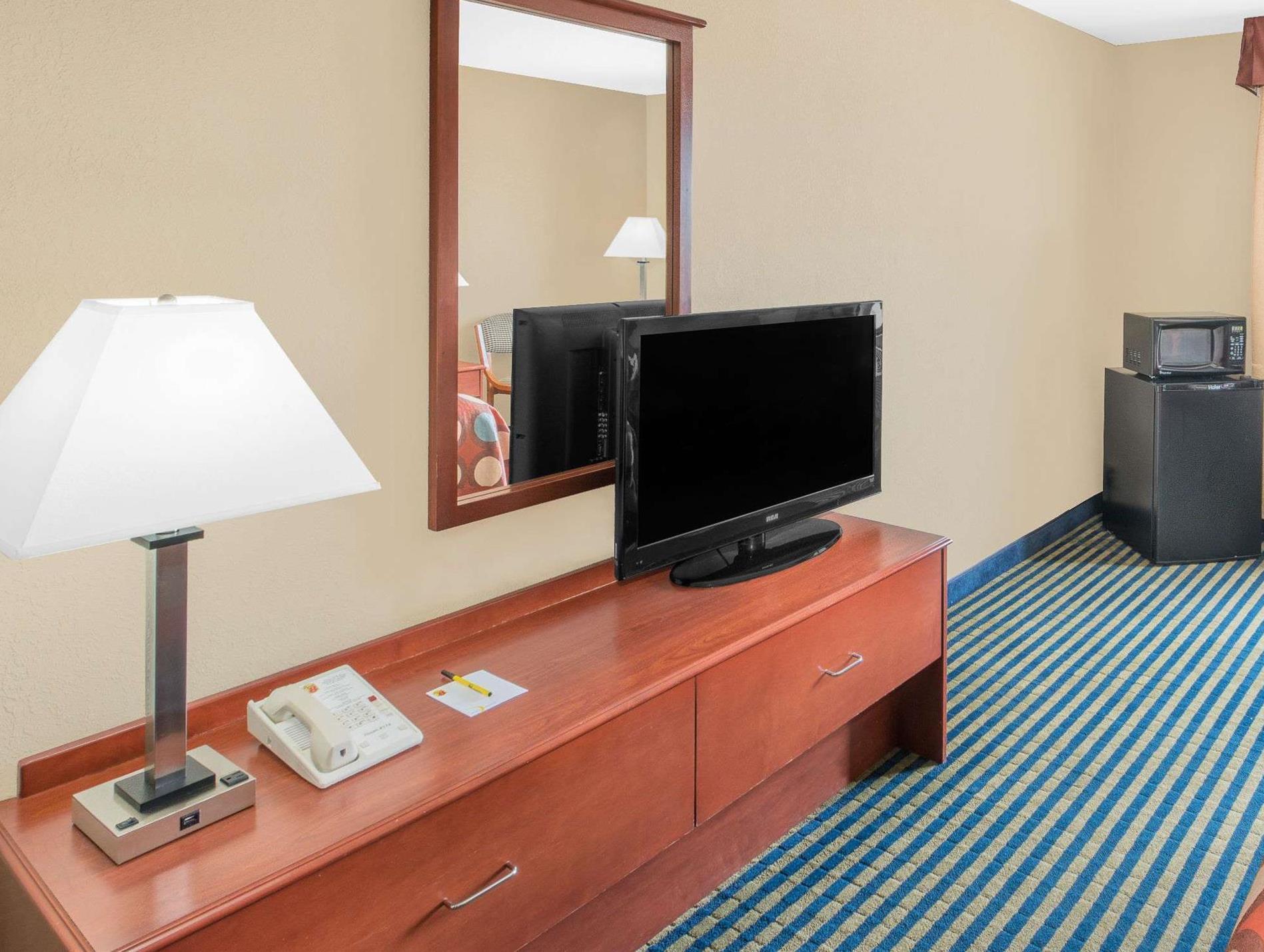 Super 8 By Wyndham Marshalltown Luaran gambar