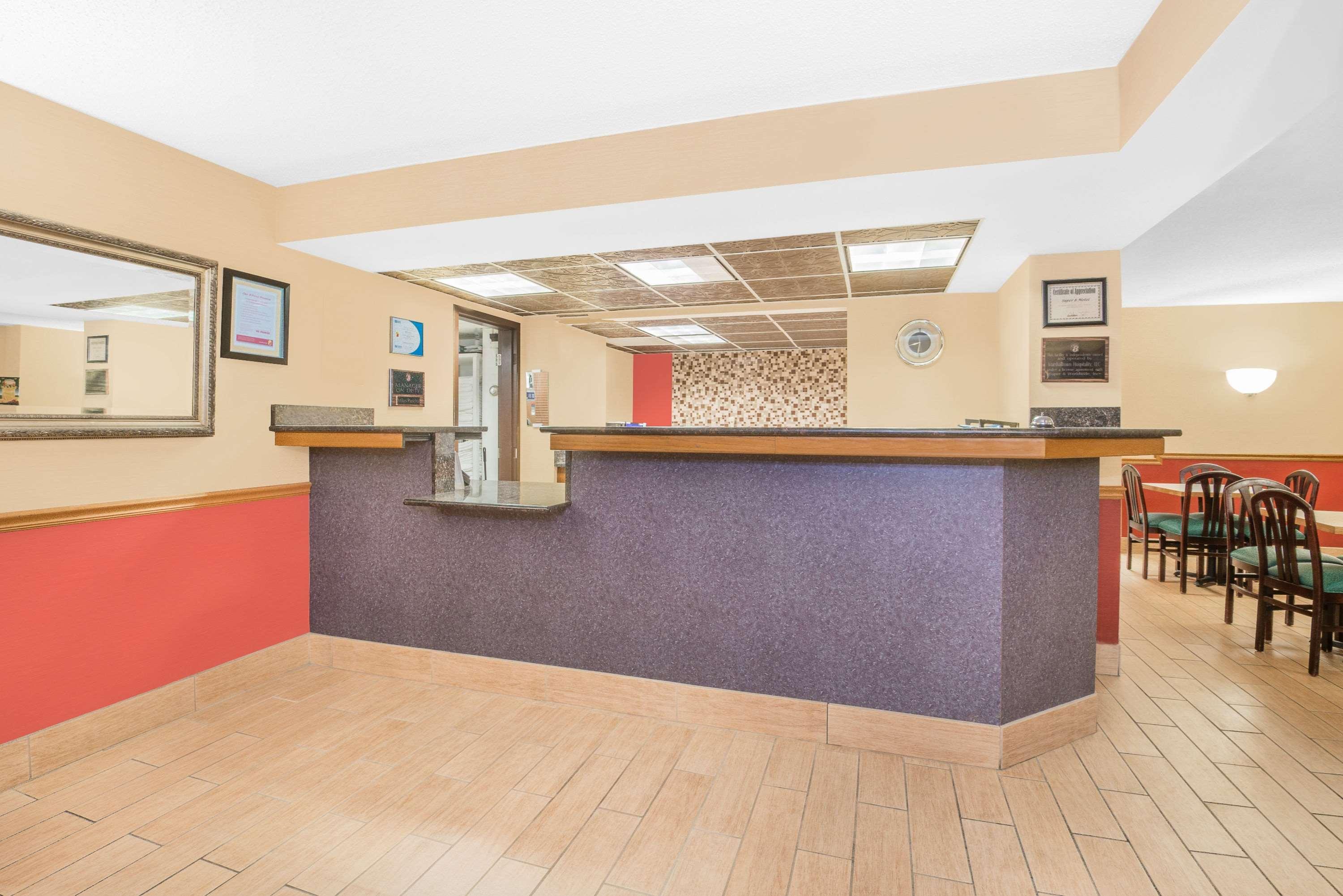 Super 8 By Wyndham Marshalltown Luaran gambar