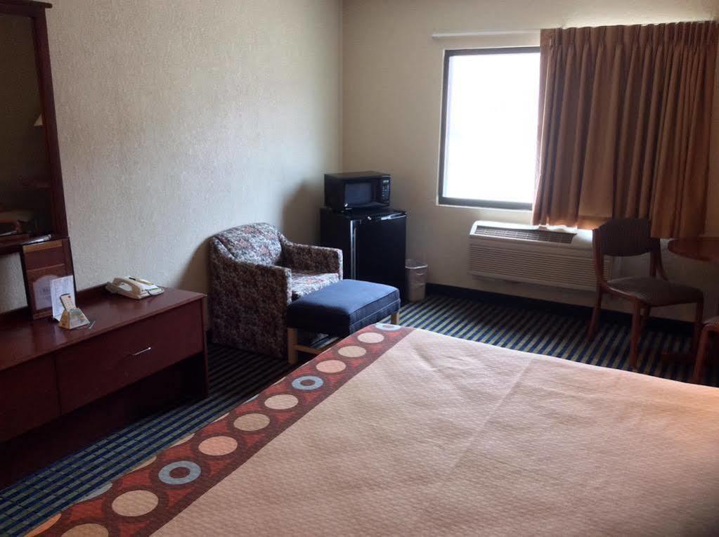 Super 8 By Wyndham Marshalltown Luaran gambar