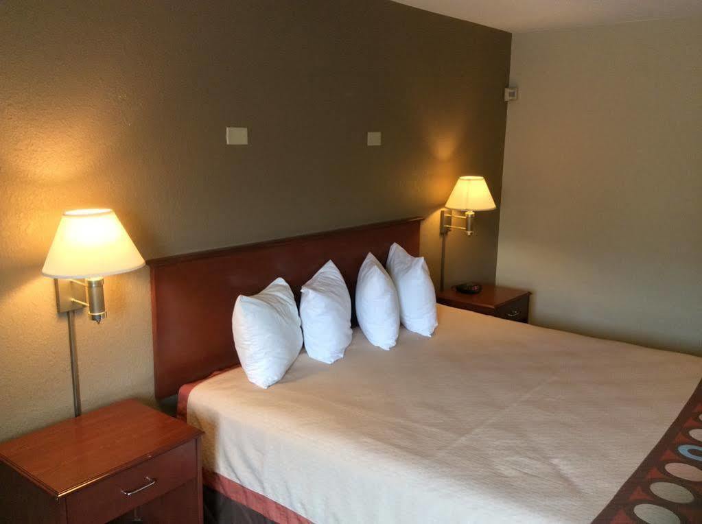 Super 8 By Wyndham Marshalltown Luaran gambar
